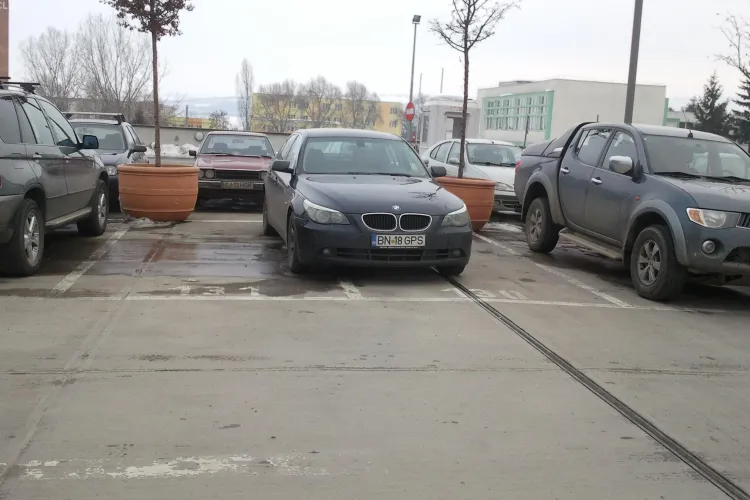 La mall in Cluj se parcheaza pe doua locuri! STIREA CITITORULUI FOTO 