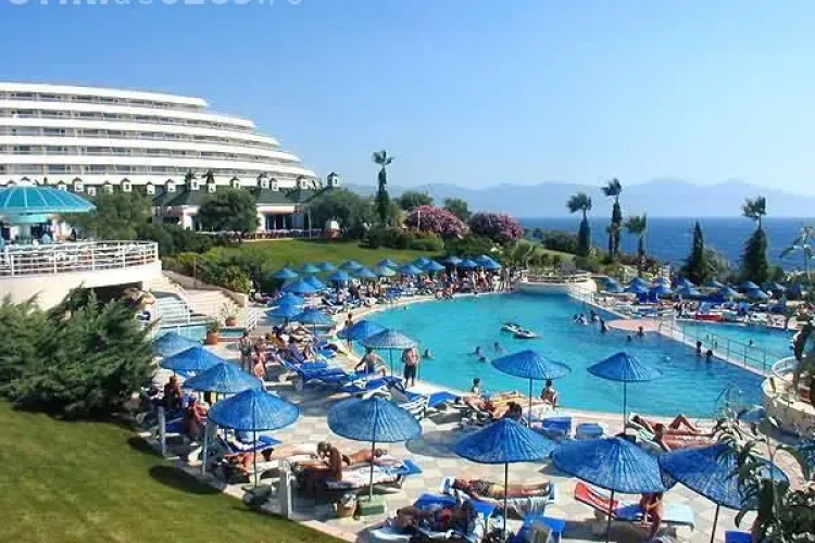 Sfara Tours si Universal Turism, agentii de turism din Cluj, excluse din ANAT pentru "tepe" date turistilor