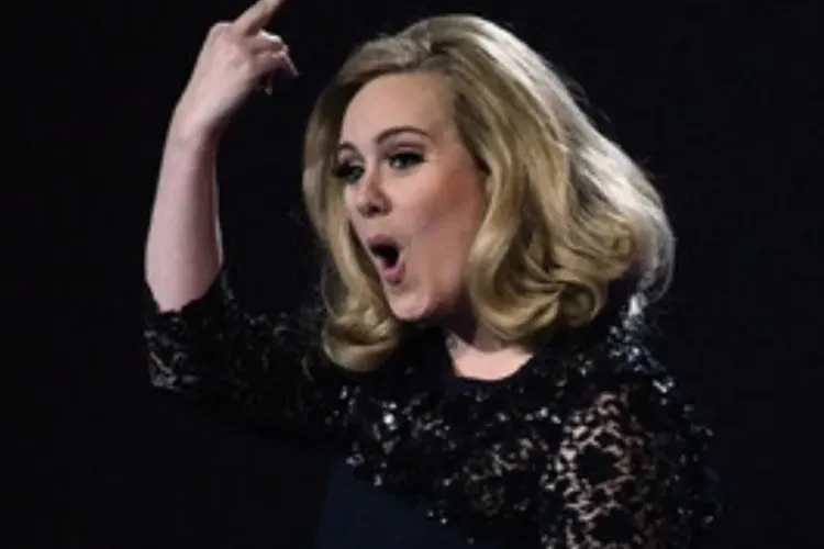 Adele a facut semne obscene la Brit Awards, nemultumita ca a fost intrerupta