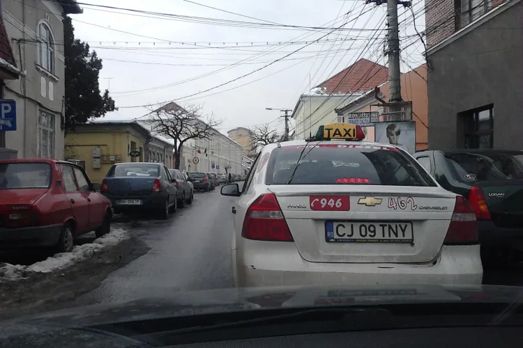 Un taximetrist din Cluj s-a batut cu un client pe o strada din oras VIDEO EXCLUSIV