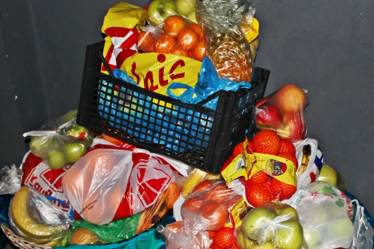 Trupa OM canta pentru copiii din centre de plasament, iar biletul de intrare este un kg de fructe VIDEO si FOTO