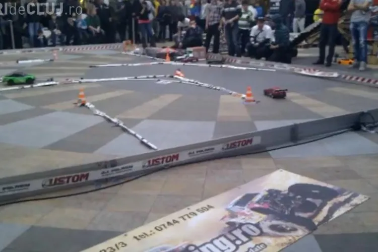Drift cu masini in miniatura la Polus Center VIDEO