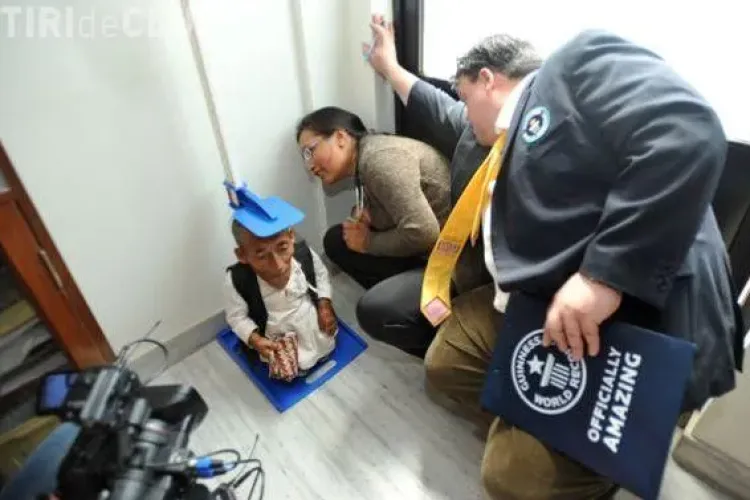 Cel mai mic om din lume e din Nepal FOTO