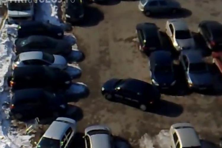 O soferita din Cluj face zeci de manevre pentru a iesi din parcarea de la Lidl! Numara-le VIDEO