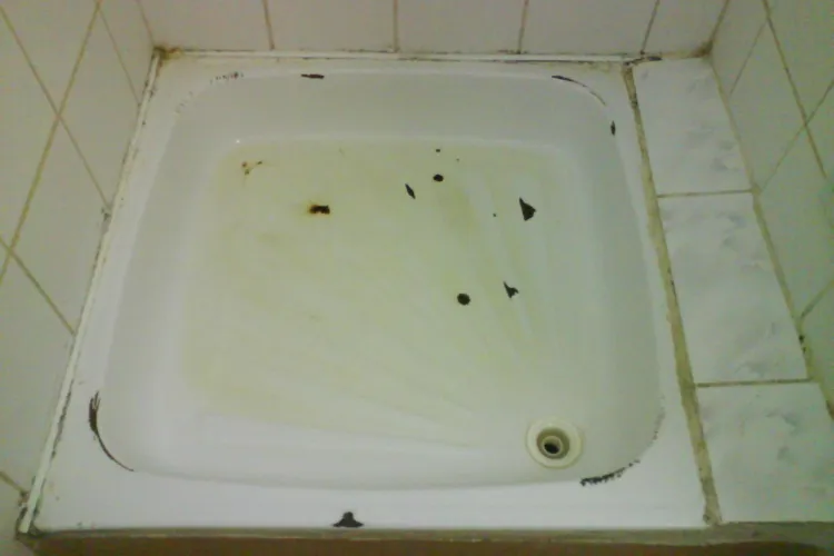 Clinica de Pediatrie 2 are la baie dus ruginit FOTO