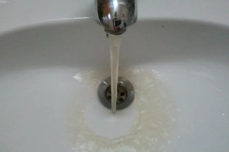 Cosmar pentru locuitorii din Gheorgheni! Unii dintre ei  au primit toata ziua la robinete apa ruginie - STIREA CITITORULUI - Foto si Video