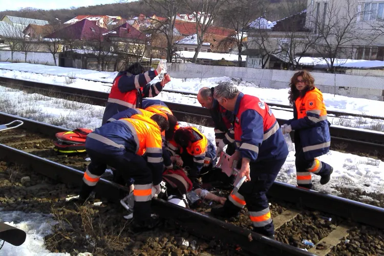 Femeie calcata de tren la Gherla. I-au fost amputate picioarele VIDEO IMAGINI SOCANTE