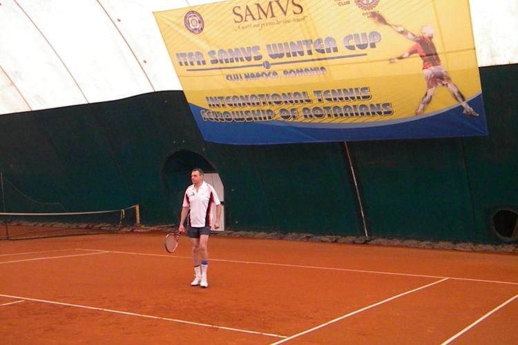 Membrii Rotary SAMVS au jucat tenis la Cluj si au adunat bani pentru copiii cu merite la invatatura FOTO