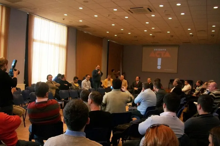 ACTA dezbatuta la Cluj-Napoca! Darius Groza de la jeg.ro: "Prostimea" a iesit in strada