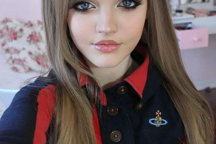 O adolescenta face bani frumosi pentru ca seamana cu BARBIE VIDEO