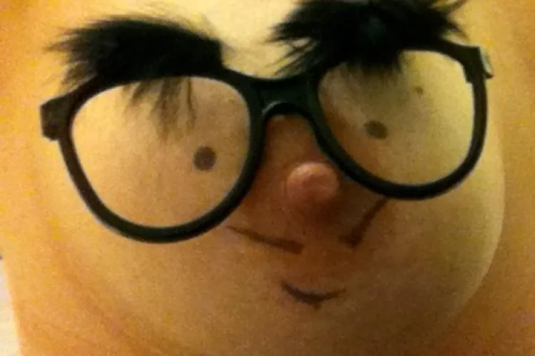 O femeie isi transforma sanii in papusi "Buppets" FOTO