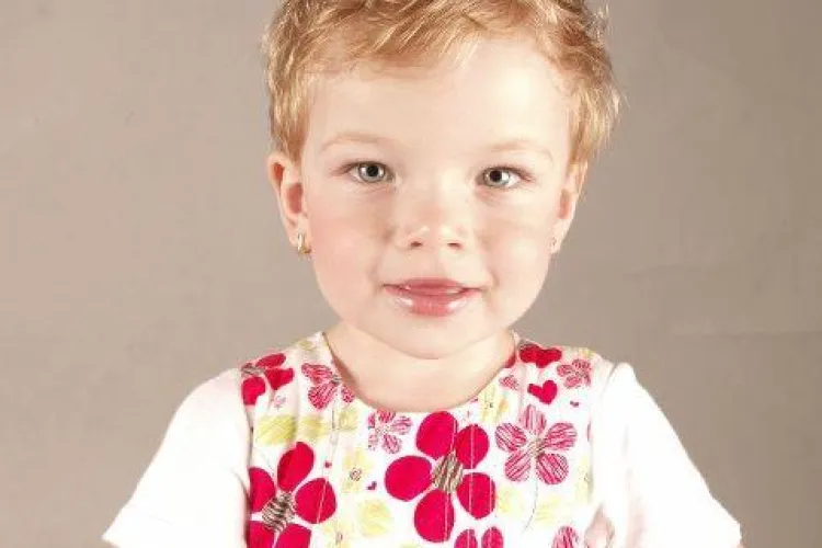 Distribuie FOTO cu Alexandra, fetita disparuta in zona Tarnita! APEL AL MAMEI in mai multe limbi