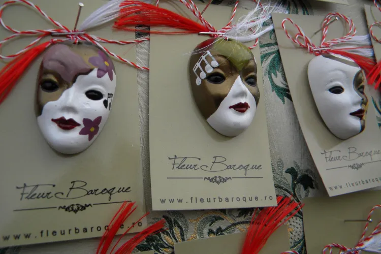 Masti de la Venetia in miniatura sau flori lucrate manual! Martisoare spectaculoase la Cluj VIDEO