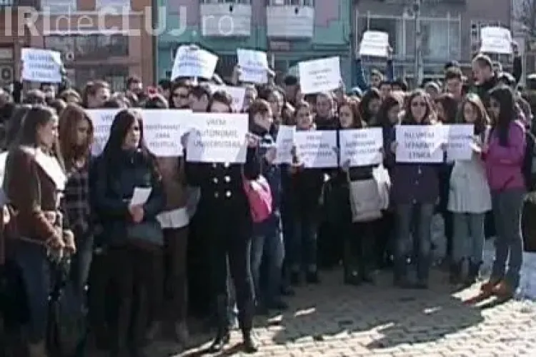 300 de studenti protesteaza la Mures fata de ruperea Universitatii de Medicina