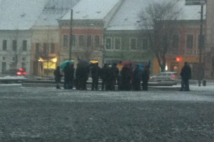 Protestatarii din Piata Unirii nu cedeaza! Vor demisia lui Basescu 