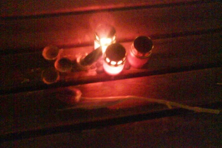 Lumanari in Piata Unirii pentru copiii morti la Tarnita! In paralel se strang si bani