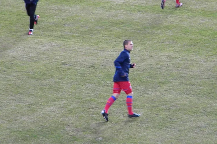 Duelul galeriilor: M..e Steaua! au scandat suporterii U la intrare ros-albastrilor pe teren FOTO