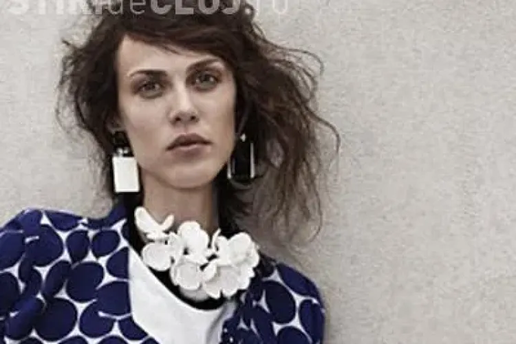 H&M promoveaza o colectie cu un model care "arata ca un cadavru!" - FOTO