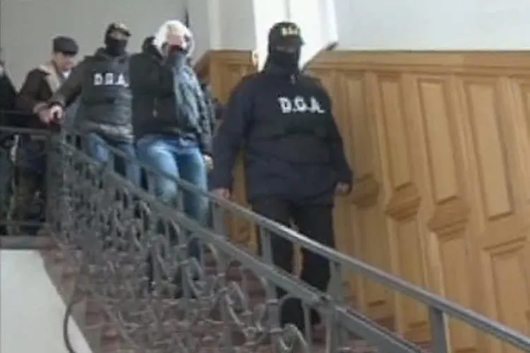 Doi politisti din Cluj, retinuti pentru 24 de ore in dosarul "MITA la radar" VIDEO