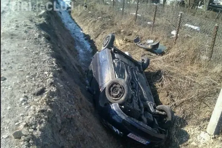 Accident la Coplean! O masina s-a rasturnat intr-un sant adanc de cativa metri FOTO