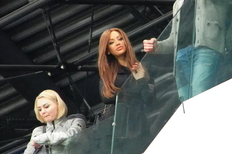 Bianca Dragusanu, in loja VIP de pe Cluj Arena, cu ochii pe Printul Cristea FOTO