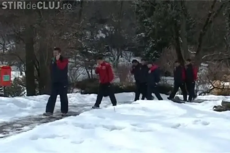Stelistii s-au relaxat in Gradina Botanica! Rusescu "vanat" de o batranica pentru autografe VIDEO