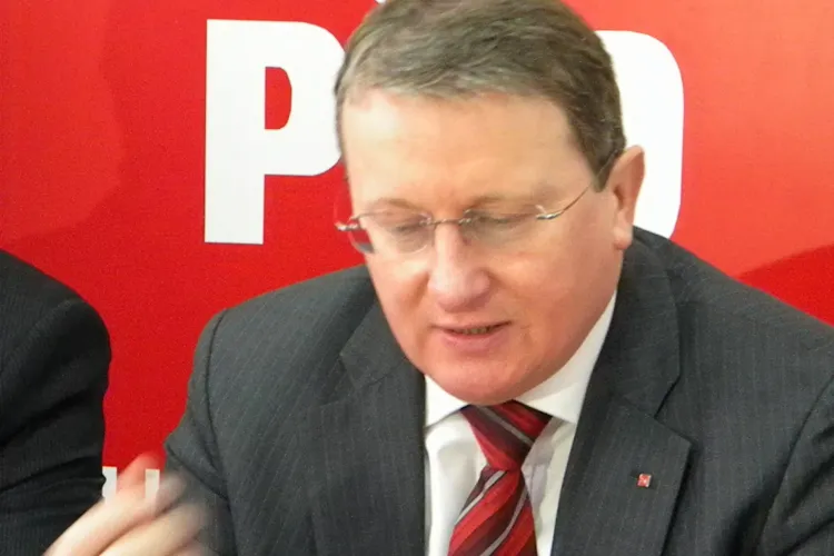 Lapusan: UMF Targu Mures separata pe criterii etnice. PDL se agata de putere