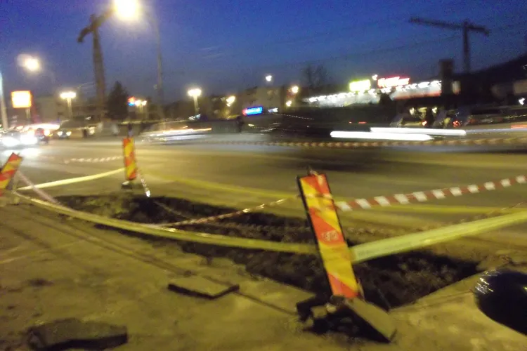 E.ON Gaz sparge si Calea Floresti! "Groapa e mare cat toate zilele"  FOTO 