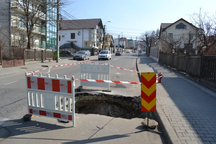 Top strazi sparte de E-ON Gaz in 2012, in Cluj-Napoca! In 3 luni, un drum a fost "ciuruit" de 33 de ori