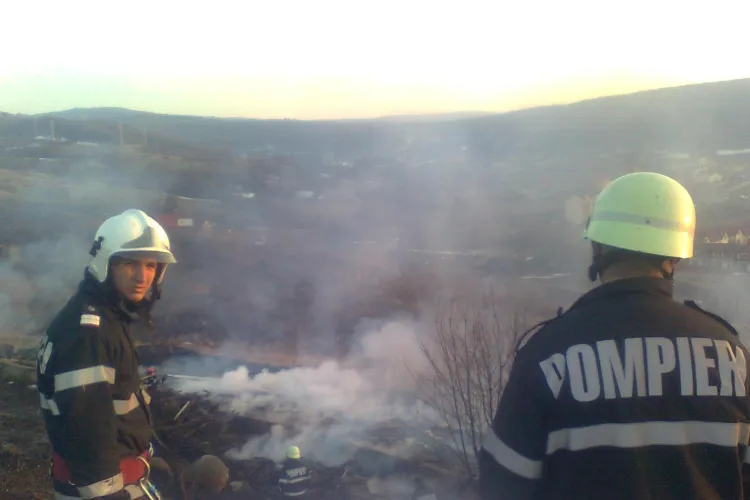 Incendiu de vegetatie pe varianta Zorilor - Manastur