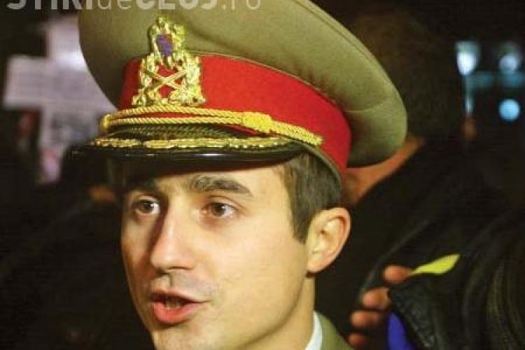 Fostul locotenent Alexandru Gheorghe si-a sarbatorit ziua de nastere in Piata Unirii din Cluj-Napoca