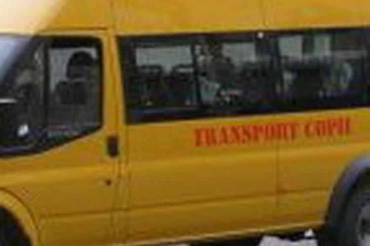 Elevii din Valea Fanatelor transportati la Cluj cu un microbuz RATUC 