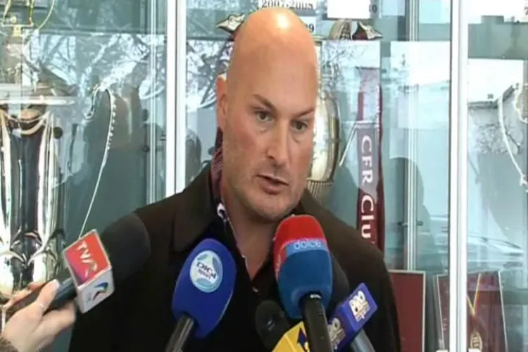 Paszkany ironizeaza Steaua, care inca spera la titlu: "Pasarea malai viseaza"