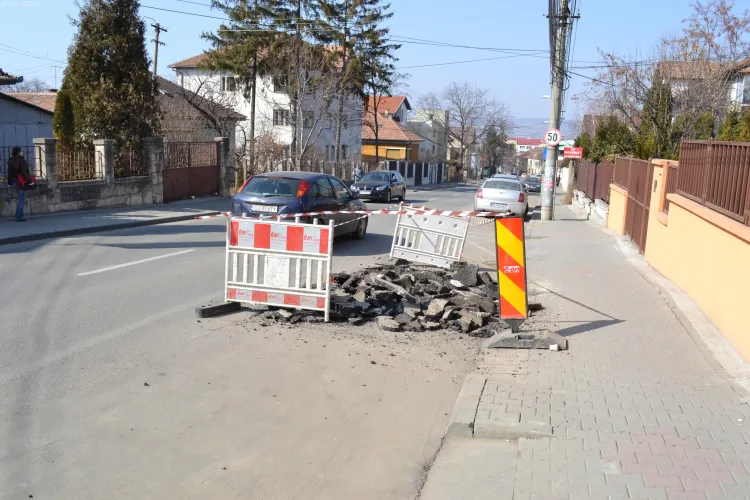 E.ON Gaz a spart strada Republcii in 4 locuri pe o distanta de 200 de metri FOTO si VIDEO