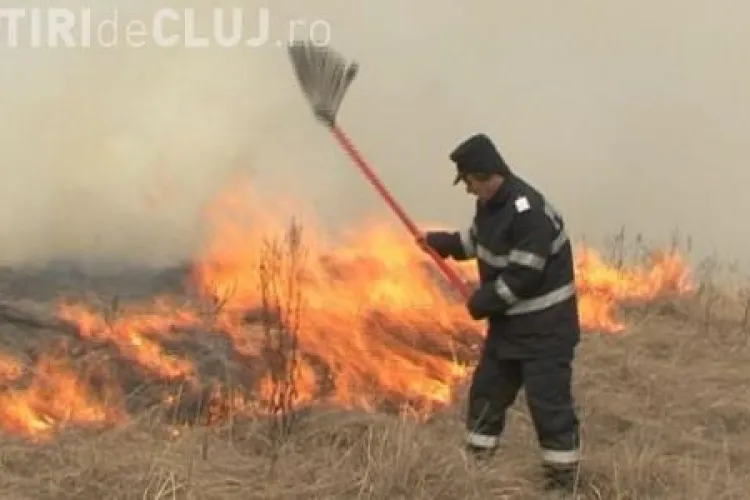 Incendiu la Sic! Au ars 80 de hectare de padure. Focul s-a extins si la Rezervatia Naturala Stufarisurile VIDEO