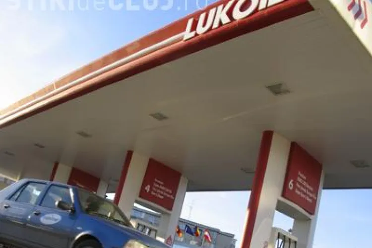Zeci de masini "pe butuci", dupa ce au alimentat cu gaz la LuKOil, in Manastur si Apahida 