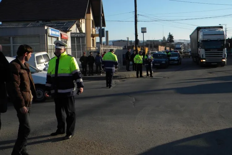 Accident pe strada Plevnei! Un scuter, lovit in plin de un VW Passat VIDEO si FOTO