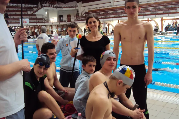 Medalii de aur pentru inotatorii de la Liceul pentru Deficienti de Vedere Cluj 