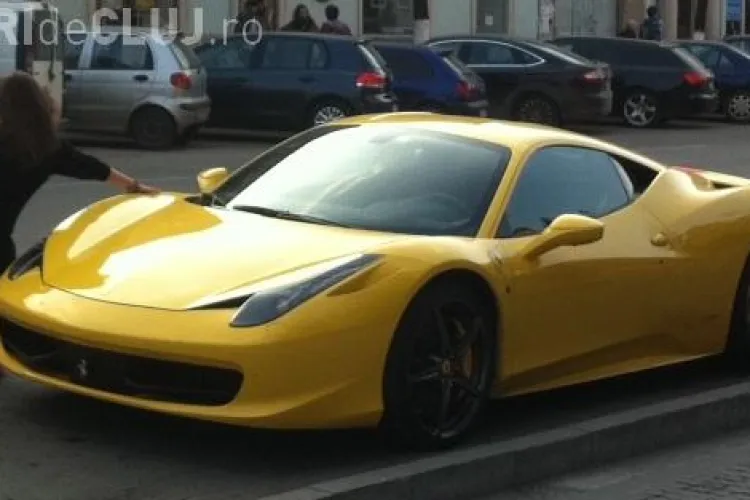 Cum i-a enervat soferul unui Ferrari pe taximetristii din Piata Unirii FOTO