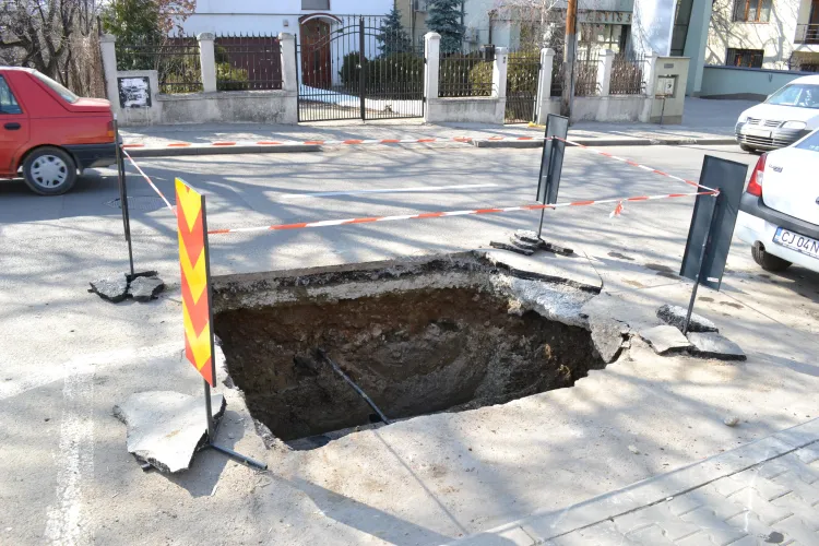 Motivul ABERANT pentru care nu sunt astupate zecile de gropi sapate de E-ON Gaz in Cluj-Napoca! Nu-l veti ghici niciodata