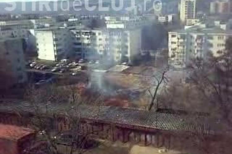 Incendiu pe strada Primaverii, Manastur, provocat de copiii care se jucau VIDEO STIREA CITITORULUI