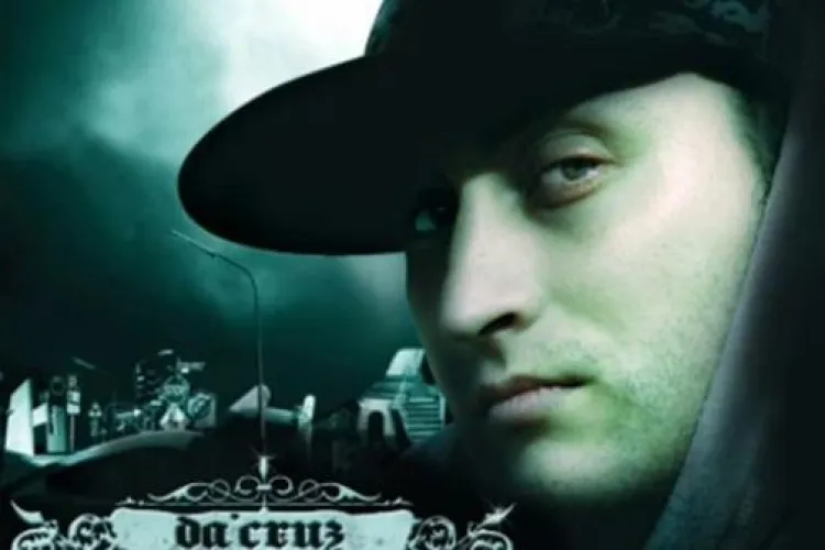 Danut Mirica are fani pe YouTube, care i-au facut clipuri pentru piesa "La mine in cartier" VIDEO