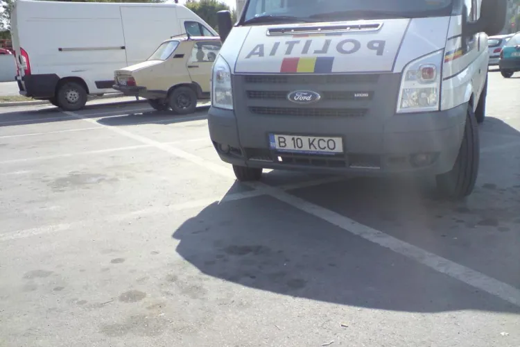 Cum parcheaza POLITIA in parcarea Kaufland Turda FOTO