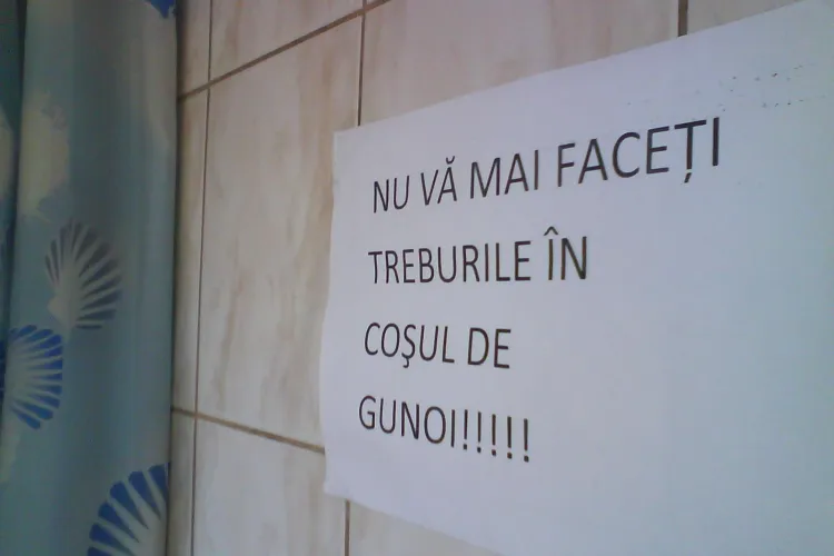 "Nu va mai faceti treburile in cosul de gunoi!" - Mesaj pentru studentele din caminele campusului Hasdeu FOTO