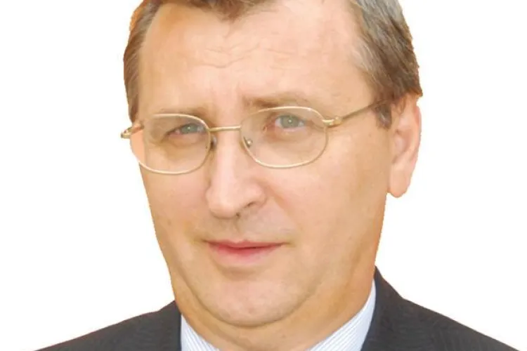 Marga agita inca apele la UBB Cluj! Paun il da in judecata pe profesorul Michael Shafir pentru ca l-a facut "pupincurist"