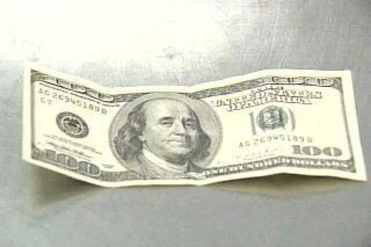 Bancnota falsa de 100 de dolari, gasita la o banca din Marasti EXCLUSIV