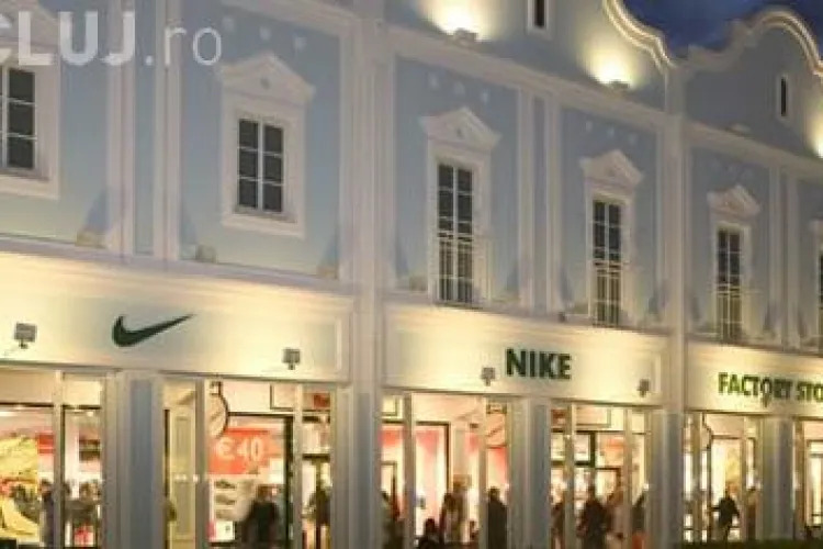 Un politist din Campia Turzii a furat haine de la Pandorf ! Cosmin Hola a furat rochii de gala