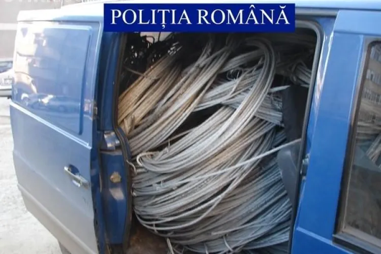 Patru barbati au furat cablul electric in valoare de 10.000 de lei