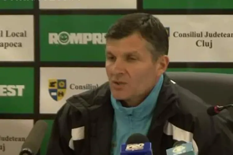 Cum le-a raspuns Sabau suporterilor U Cluj, care l-au injurat tot meciul cu Targu Mures VIDEO