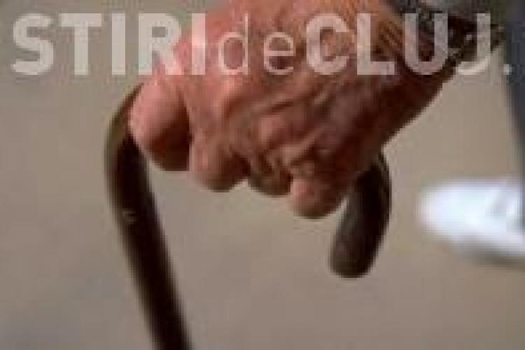 Batran de 90 de ani, talharit in Floresti, dupa ce i-a cerut unei femei prestarea unor servicii sexuale contra cost